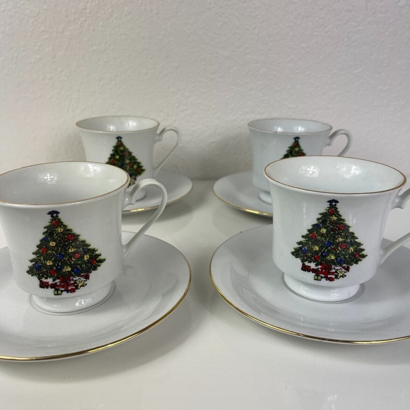 Vintage Sea Gull Fine ChineaChristmas  holiday tea cups &  saucers - Picture 4 of 13